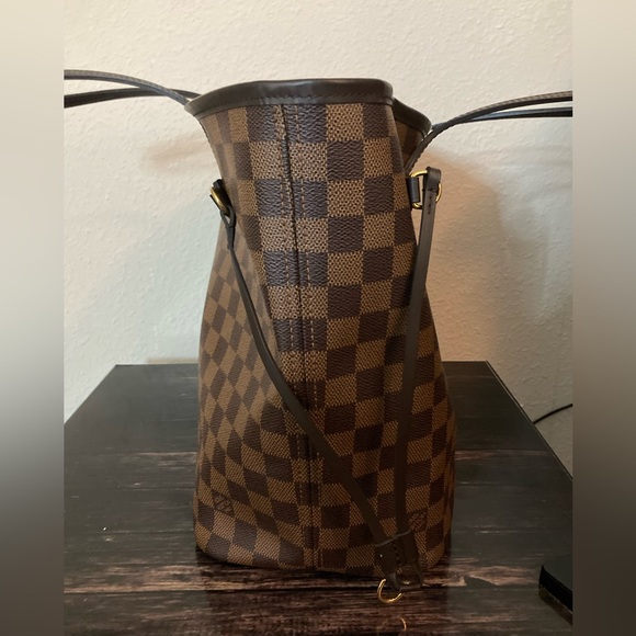Louis Vuitton Neverfull MM Purse - Picture 5 of 12
